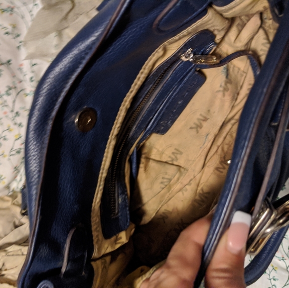 Micheal kors purse - Picture 2 of 2